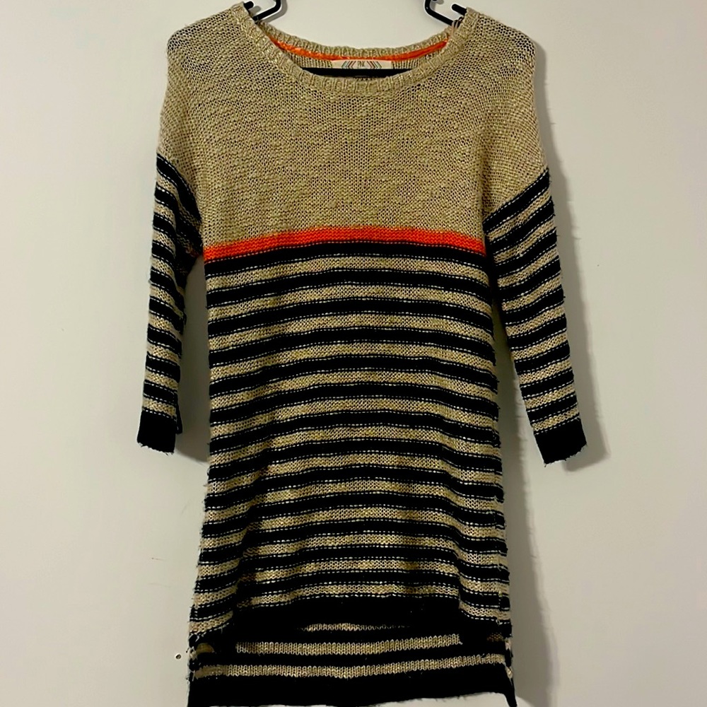Long sweater beige and black with a coral stripe